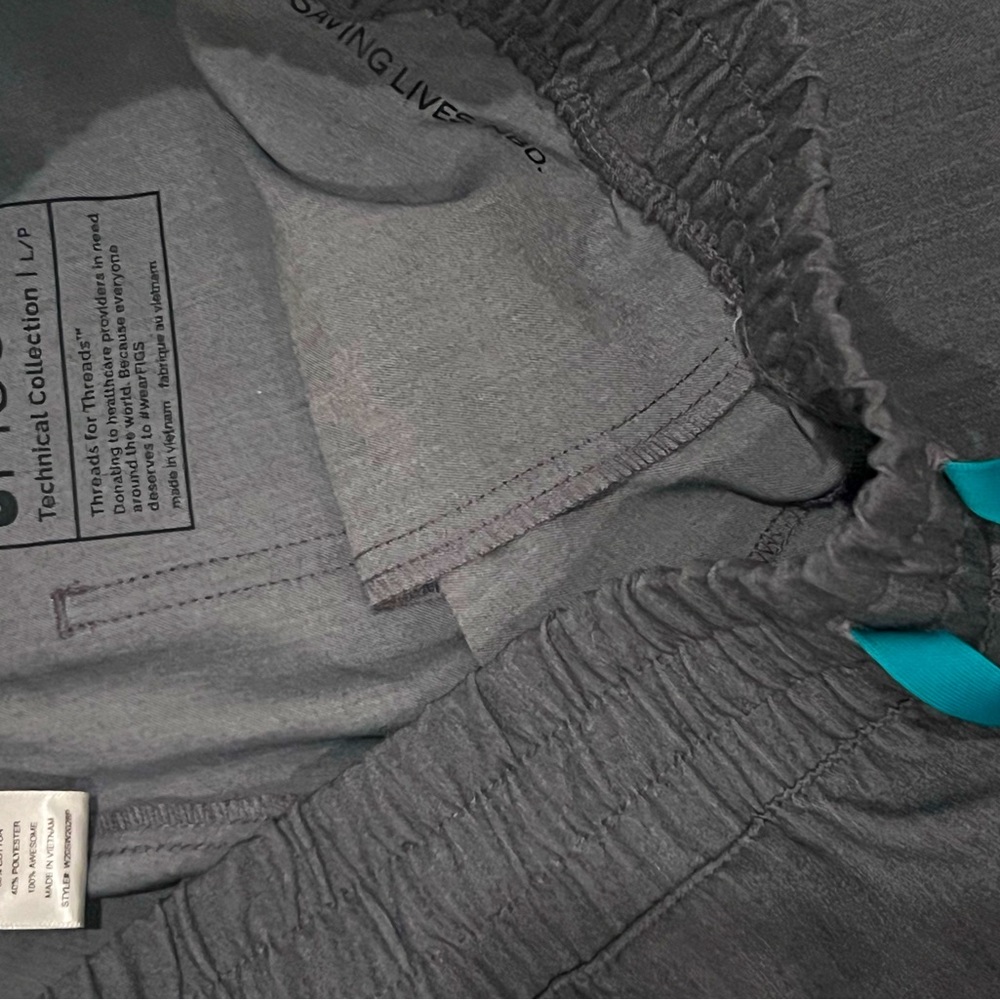 Figs jogger scrub women bottoms in graphite size Large/Pettite